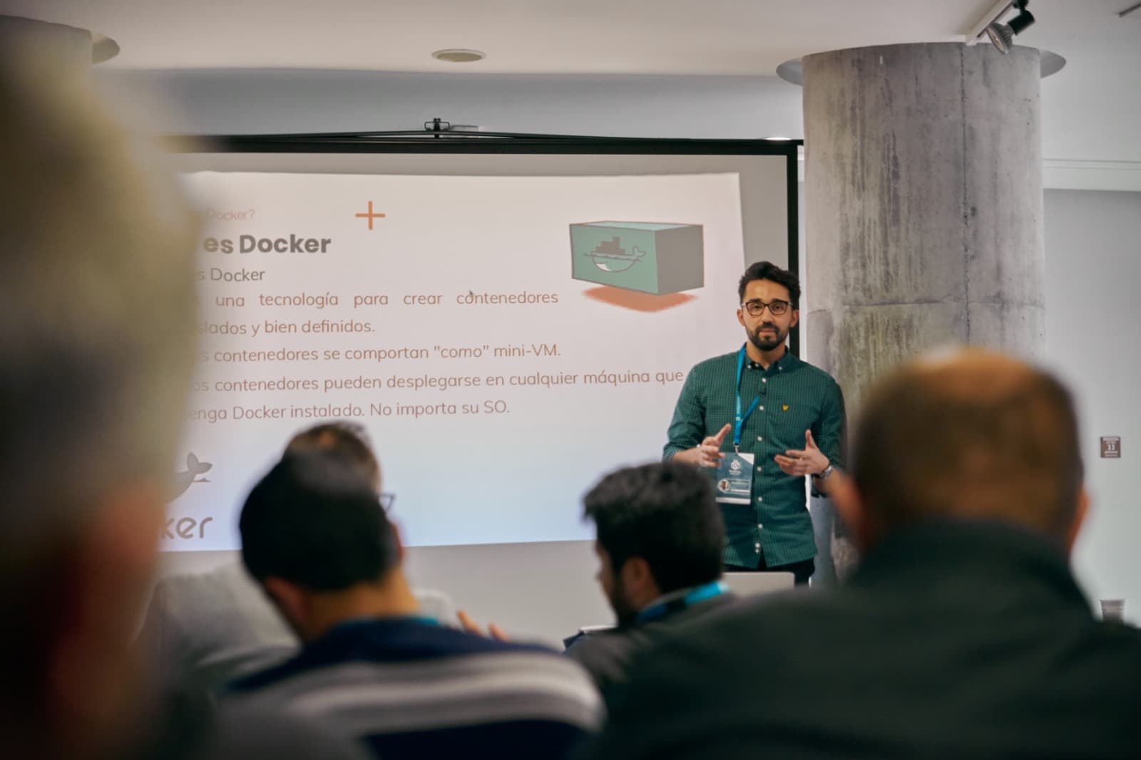 Me speaking at WordCamp Bilbao 2024 about how to use docker for local development
